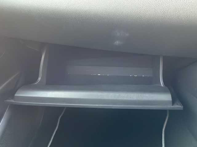 トヨタ Ｃ－ＨＲ G LEDエディション 山口県 2017(平29)年 14.4万km ホワイトパールクリスタルシャイン ワンオーナー車/社外アルパインメモリナビ/Bluetooth/フルセグTV/バックカメラ/スマートキー＆プッシュスタート/トヨタセーフティセンス/オートマチックハイビーム/レーダークルーズコントロール/レーンキープアシスト/ブラインドスポットモニター/LEDヘッドライト/LEDフォグライト/オートライト/コーナーセンサー/ステアリングスイッチ/ハーフレザーシート/前席シートヒーター/純正18インチAW/保証書・取説/スペアキー1個