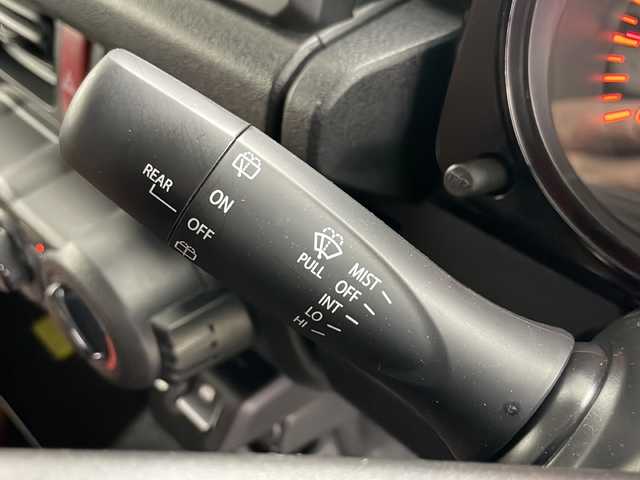 スズキ ジムニー XG 道央・札幌 2020(令2)年 3.5万km ジャングルグリーン パートタイム4WD/社外マフラー/革調シートカバー/ETC/リモコンキー/純正ラバーマット/社外ドライブレコーダー/フロントグリルガード/リアキャリア/ルーフキャリア/フォグランプ/ヘッドライトレベライザー/夏タイヤ積込有/取扱説明書/保証書/背面タイヤ積込/ヒッチメンバー
