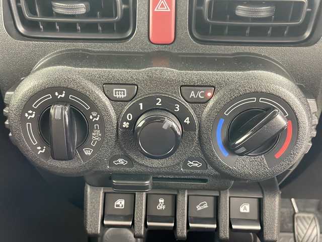 スズキ ジムニー XG 道央・札幌 2020(令2)年 3.5万km ジャングルグリーン パートタイム4WD/社外マフラー/革調シートカバー/ETC/リモコンキー/純正ラバーマット/社外ドライブレコーダー/フロントグリルガード/リアキャリア/ルーフキャリア/フォグランプ/ヘッドライトレベライザー/夏タイヤ積込有/取扱説明書/保証書/背面タイヤ積込/ヒッチメンバー