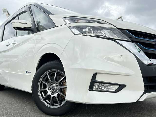 日産 セレナ e－パワー ハイウェイスター V 佐賀県 2018(平30)年 8.1万km ホワイト 純正9型ナビゲーション[MM518D-L]/AM　FM　CD　DVD　BT　フルセグTV　/インテリジェントアラウンドビューモニター/11型後席モニター/ドライブレコーダー/デジタルインナーミラー/ETC/スマートキー×2/電子パーキング/AUTOHOLD/シートヒーター/革巻きステアリング/ステアリングリモコン/ステアリングヒーター/純正フロアマット/純正15インチアルミホイール/社外15インチアルミホイール/ドアバイザー/フォグライト