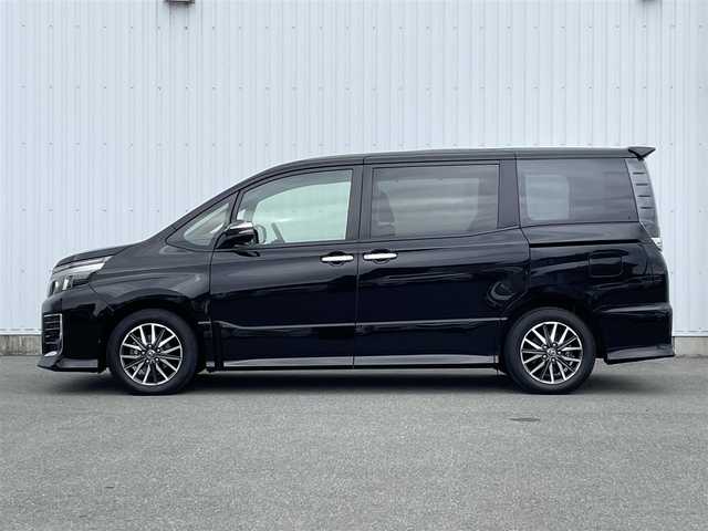 トヨタ ヴォクシー ZS 煌Ⅱ 大阪府 2016(平28)年 4.8万km ブラック トヨタセーフティセンス/純正ナビ（ＮＳＺＴ－Ｗ６６Ｔ）/バックカメラ/両側パワースライドドア/フルセグ/ＣＤ／ＤＶＤ再生/ＬＤＡ/ＬＥＤヘッドライト/オートハイビーム/ビルトインＥＴＣ２．０/純正ＡＷ