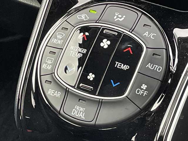 トヨタ ヴォクシー ZS 煌Ⅱ 大阪府 2016(平28)年 4.8万km ブラック トヨタセーフティセンス/純正ナビ（ＮＳＺＴ－Ｗ６６Ｔ）/バックカメラ/両側パワースライドドア/フルセグ/ＣＤ／ＤＶＤ再生/ＬＤＡ/ＬＥＤヘッドライト/オートハイビーム/ビルトインＥＴＣ２．０/純正ＡＷ