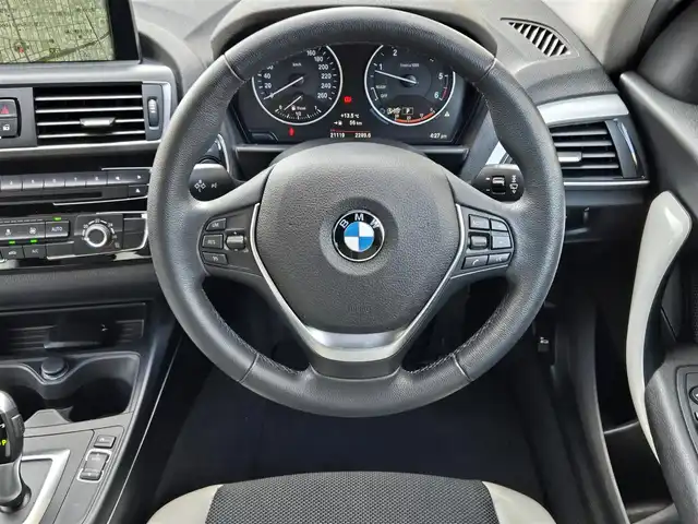 ＢＭＷ １１８ｄ 愛知県 2017(平29)年 2.2万km オレンジ /禁煙車/正規ディーラー車//メーカーHDDナビ//バックカメラ/ETC//グレーハーフレザーシート//衝突回避被害軽減ブレーキ//LDW/PDC//クルーズコントロール//LEDヘッドライト//プッシュスタート//アイドリングストップ//ステアスイッチ//電動格納ミラーウインカー//純正１６インチアルミ//横滑り防止装置//ドアバイザー/フロアマット//新車保証書/取扱説明書//スペアキー