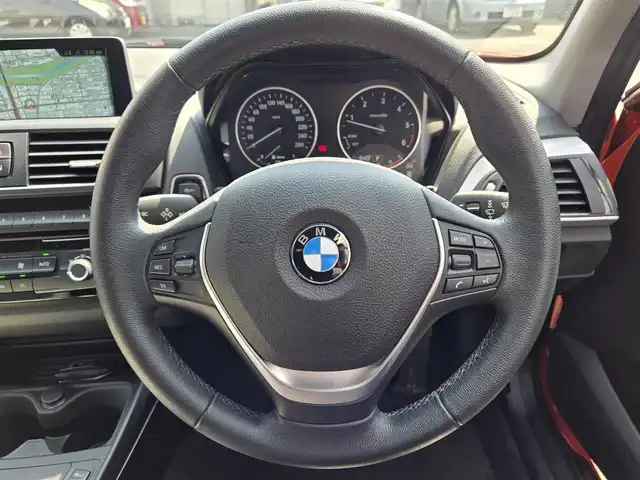 ＢＭＷ １１８ｄ 愛知県 2017(平29)年 2.2万km オレンジ /禁煙車/正規ディーラー車//メーカーHDDナビ//バックカメラ/ETC//グレーハーフレザーシート//衝突回避被害軽減ブレーキ//LDW/PDC//クルーズコントロール//LEDヘッドライト//プッシュスタート//アイドリングストップ//ステアスイッチ//電動格納ミラーウインカー//純正１６インチアルミ//横滑り防止装置//ドアバイザー/フロアマット//新車保証書/取扱説明書//スペアキー