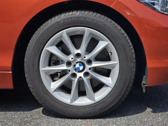 ＢＭＷ １１８ｄ 愛知県 2017(平29)年 2.2万km オレンジ /禁煙車/正規ディーラー車//メーカーHDDナビ//バックカメラ/ETC//グレーハーフレザーシート//衝突回避被害軽減ブレーキ//LDW/PDC//クルーズコントロール//LEDヘッドライト//プッシュスタート//アイドリングストップ//ステアスイッチ//電動格納ミラーウインカー//純正１６インチアルミ//横滑り防止装置//ドアバイザー/フロアマット//新車保証書/取扱説明書//スペアキー