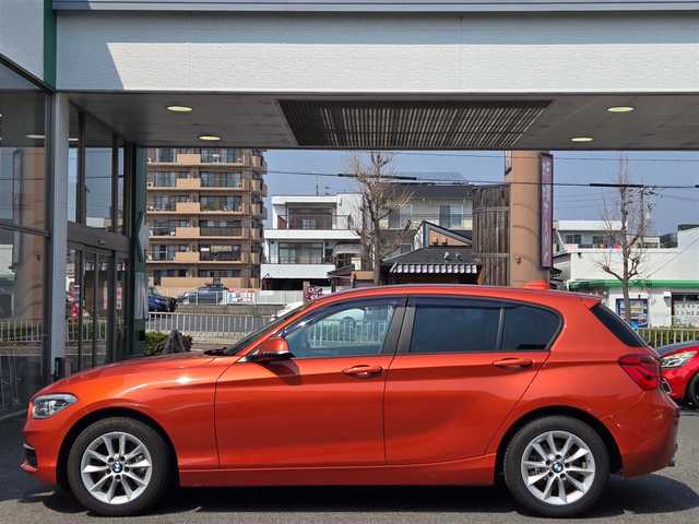 ＢＭＷ １１８ｄ 愛知県 2017(平29)年 2.2万km オレンジ /禁煙車/正規ディーラー車//メーカーHDDナビ//バックカメラ/ETC//グレーハーフレザーシート//衝突回避被害軽減ブレーキ//LDW/PDC//クルーズコントロール//LEDヘッドライト//プッシュスタート//アイドリングストップ//ステアスイッチ//電動格納ミラーウインカー//純正１６インチアルミ//横滑り防止装置//ドアバイザー/フロアマット//新車保証書/取扱説明書//スペアキー