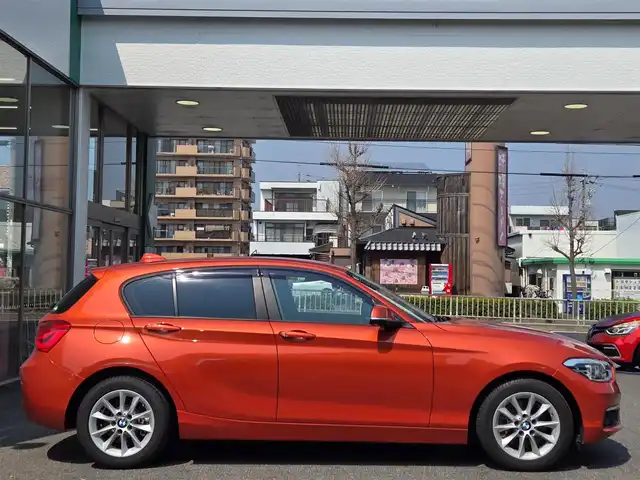 ＢＭＷ １１８ｄ 愛知県 2017(平29)年 2.2万km オレンジ /禁煙車/正規ディーラー車//メーカーHDDナビ//バックカメラ/ETC//グレーハーフレザーシート//衝突回避被害軽減ブレーキ//LDW/PDC//クルーズコントロール//LEDヘッドライト//プッシュスタート//アイドリングストップ//ステアスイッチ//電動格納ミラーウインカー//純正１６インチアルミ//横滑り防止装置//ドアバイザー/フロアマット//新車保証書/取扱説明書//スペアキー