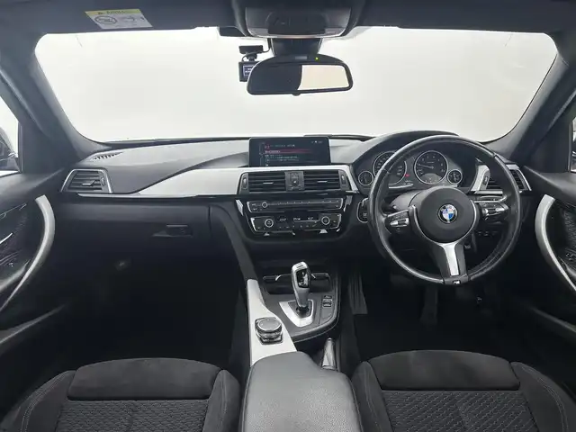 ＢＭＷ ３１８ｉ Mスポーツ 福井県 2016(平28)年 5.5万km アルピンホワイトⅢ Mスポーツ/純正ナビゲーション/【AM/FM/CD/Bluetooth/AUX】/バックカメラ/ETC/パワーシート（運転席/助手席）/オートライト/LEDヘッドライド/プッシュスタート/スマートキー/スペアキー/ドライブレコーダー