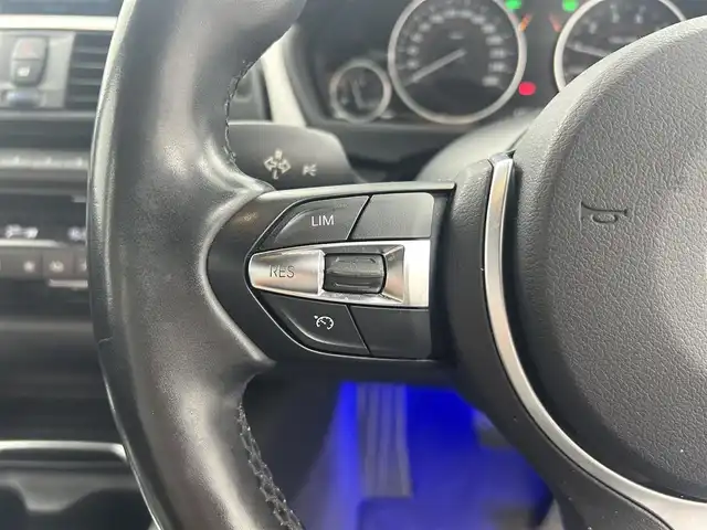 ＢＭＷ ３１８ｉ Mスポーツ 福井県 2016(平28)年 5.5万km アルピンホワイトⅢ Mスポーツ/純正ナビゲーション/【AM/FM/CD/Bluetooth/AUX】/バックカメラ/ETC/パワーシート（運転席/助手席）/オートライト/LEDヘッドライド/プッシュスタート/スマートキー/スペアキー/ドライブレコーダー