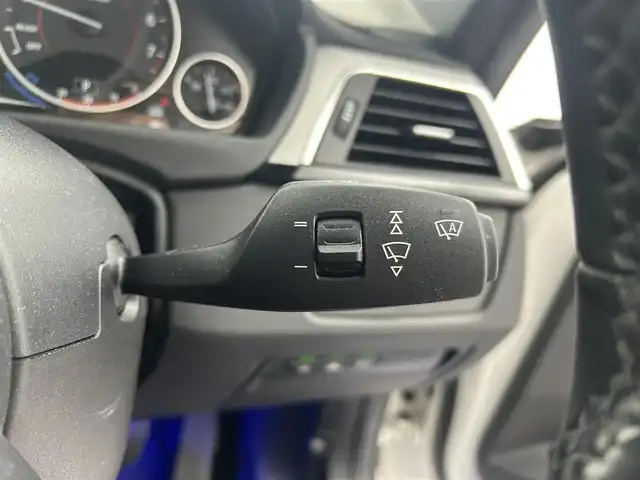 ＢＭＷ ３１８ｉ Mスポーツ 福井県 2016(平28)年 5.5万km アルピンホワイトⅢ Mスポーツ/純正ナビゲーション/【AM/FM/CD/Bluetooth/AUX】/バックカメラ/ETC/パワーシート（運転席/助手席）/オートライト/LEDヘッドライド/プッシュスタート/スマートキー/スペアキー/ドライブレコーダー