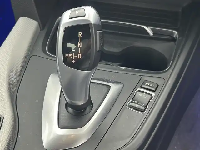 ＢＭＷ ３１８ｉ Mスポーツ 福井県 2016(平28)年 5.5万km アルピンホワイトⅢ Mスポーツ/純正ナビゲーション/【AM/FM/CD/Bluetooth/AUX】/バックカメラ/ETC/パワーシート（運転席/助手席）/オートライト/LEDヘッドライド/プッシュスタート/スマートキー/スペアキー/ドライブレコーダー