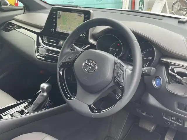 トヨタ Ｃ－ＨＲ ハイブリッド 1．8G 神奈川県 2019(令1)年 3.6万km ホワイトパールクリスタルシャイン ワンオーナー/純正ナビ・フルセグ・USB・Bluetooth・Miracast/全周囲カメラ/ビルトインETC/TVキャンセラー/革巻ハンドル/クルーズコントロール/ステアリングリモコン/トヨタセーフティセンス/ハーフレザーシート/前席シートヒーター/トノカバー/ラゲッジマット/ISOFIX対応/新車時保証書/取扱説明書/ナビ取扱説明書/スマートキー×2DVDナビ