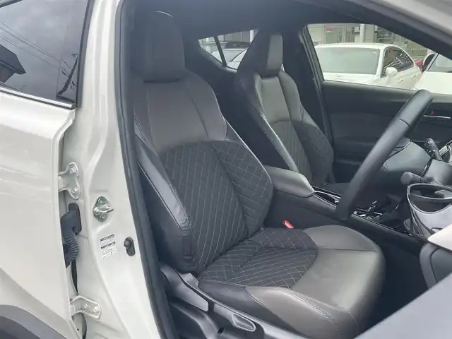 トヨタ Ｃ－ＨＲ ハイブリッド 1．8G 神奈川県 2019(令1)年 3.6万km ホワイトパールクリスタルシャイン ワンオーナー/純正ナビ・フルセグ・USB・Bluetooth・Miracast/全周囲カメラ/ビルトインETC/TVキャンセラー/革巻ハンドル/クルーズコントロール/ステアリングリモコン/トヨタセーフティセンス/ハーフレザーシート/前席シートヒーター/トノカバー/ラゲッジマット/ISOFIX対応/新車時保証書/取扱説明書/ナビ取扱説明書/スマートキー×2DVDナビ