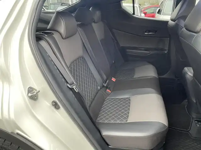 トヨタ Ｃ－ＨＲ ハイブリッド 1．8G 神奈川県 2019(令1)年 3.6万km ホワイトパールクリスタルシャイン ワンオーナー/純正ナビ・フルセグ・USB・Bluetooth・Miracast/全周囲カメラ/ビルトインETC/TVキャンセラー/革巻ハンドル/クルーズコントロール/ステアリングリモコン/トヨタセーフティセンス/ハーフレザーシート/前席シートヒーター/トノカバー/ラゲッジマット/ISOFIX対応/新車時保証書/取扱説明書/ナビ取扱説明書/スマートキー×2DVDナビ