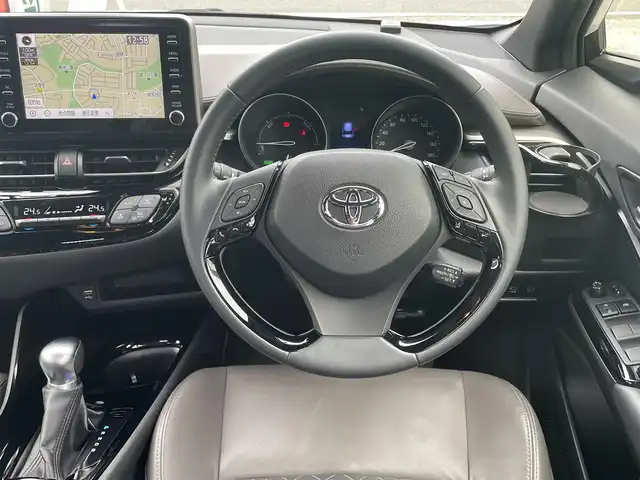 トヨタ Ｃ－ＨＲ ハイブリッド 1．8G 神奈川県 2019(令1)年 3.6万km ホワイトパールクリスタルシャイン ワンオーナー/純正ナビ・フルセグ・USB・Bluetooth・Miracast/全周囲カメラ/ビルトインETC/TVキャンセラー/革巻ハンドル/クルーズコントロール/ステアリングリモコン/トヨタセーフティセンス/ハーフレザーシート/前席シートヒーター/トノカバー/ラゲッジマット/ISOFIX対応/新車時保証書/取扱説明書/ナビ取扱説明書/スマートキー×2DVDナビ
