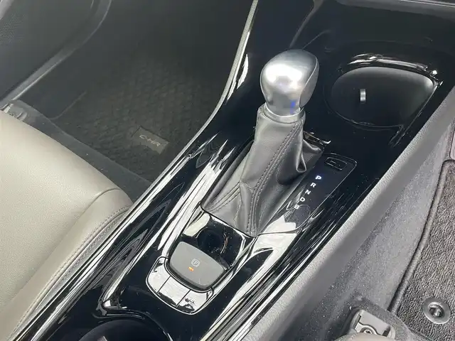 トヨタ Ｃ－ＨＲ ハイブリッド 1．8G 神奈川県 2019(令1)年 3.6万km ホワイトパールクリスタルシャイン ワンオーナー/純正ナビ・フルセグ・USB・Bluetooth・Miracast/全周囲カメラ/ビルトインETC/TVキャンセラー/革巻ハンドル/クルーズコントロール/ステアリングリモコン/トヨタセーフティセンス/ハーフレザーシート/前席シートヒーター/トノカバー/ラゲッジマット/ISOFIX対応/新車時保証書/取扱説明書/ナビ取扱説明書/スマートキー×2DVDナビ