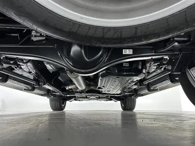 トヨタ ランドクルーザー ZX 佐賀県 2023(令5)年 0.2万km プレシャスホワイトパール 純正12.3インチディスプレイオーディオ（ナビ有）/フルセグTV/CD/DVD/AM/FM/Bluetooth/後席モニター×2/モデリスタエアロ/JBLプレミアムサウンド/ムーンルーフ/クールボックス/指紋認証スタートスイッチ/アラウンドビューモニター/3眼LEDヘッドライト/ETC2.0/ブラインドスポットモニター/レーダークルーズコントロール/レザーシート/パワーシート/シートヒーター/エアシート/ステアリングヒーター/純正20インチアルミホイール/サイドステップ/純正フロアマット/コーナーセンサー/ルーフレール
