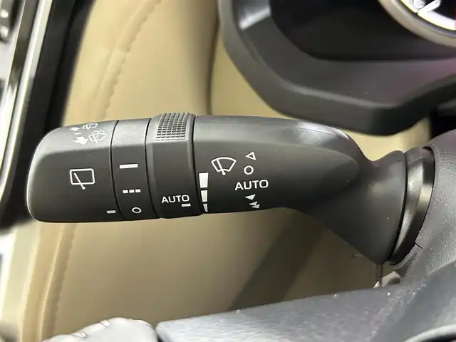 トヨタ ランドクルーザー ZX 佐賀県 2023(令5)年 0.2万km プレシャスホワイトパール 純正12.3インチディスプレイオーディオ（ナビ有）/フルセグTV/CD/DVD/AM/FM/Bluetooth/後席モニター×2/モデリスタエアロ/JBLプレミアムサウンド/ムーンルーフ/クールボックス/指紋認証スタートスイッチ/アラウンドビューモニター/3眼LEDヘッドライト/ETC2.0/ブラインドスポットモニター/レーダークルーズコントロール/レザーシート/パワーシート/シートヒーター/エアシート/ステアリングヒーター/純正20インチアルミホイール/サイドステップ/純正フロアマット/コーナーセンサー/ルーフレール