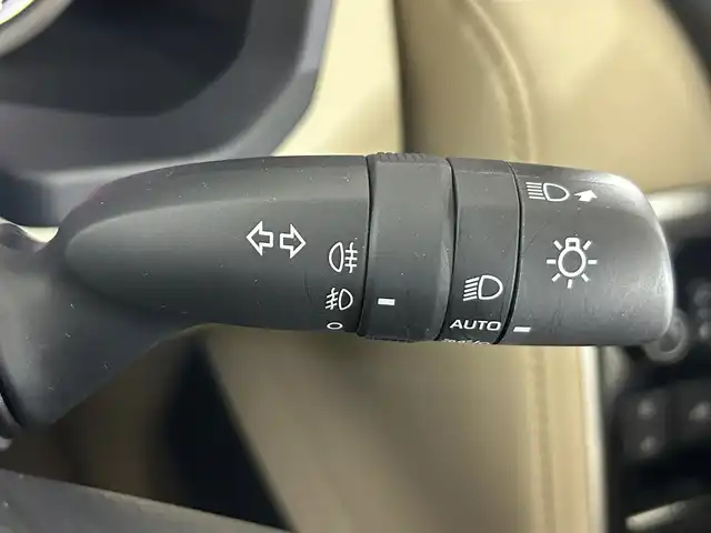 トヨタ ランドクルーザー ZX 佐賀県 2023(令5)年 0.2万km プレシャスホワイトパール 純正12.3インチディスプレイオーディオ（ナビ有）/フルセグTV/CD/DVD/AM/FM/Bluetooth/後席モニター×2/モデリスタエアロ/JBLプレミアムサウンド/ムーンルーフ/クールボックス/指紋認証スタートスイッチ/アラウンドビューモニター/3眼LEDヘッドライト/ETC2.0/ブラインドスポットモニター/レーダークルーズコントロール/レザーシート/パワーシート/シートヒーター/エアシート/ステアリングヒーター/純正20インチアルミホイール/サイドステップ/純正フロアマット/コーナーセンサー/ルーフレール
