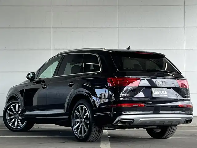 アウディ Ｑ７ 55TFSIクワトロアダプティブエアサスペンション 山形県 2020(令2)年 4.6万km 黒 7シーターパッケージ/・3列シート/・4ゾーンオートマチックエアコンディショナー/・電動リアゲート/・フットオープナー/コンフォートパッケージ/・コンフォートシート/・シードベンチレーション/・ボルテラレザー/パノラマサンルーフ/純正ナビ/フルセグTV/360°カメラ