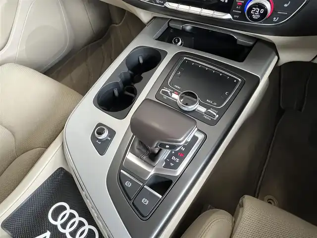 アウディ Ｑ７ 55TFSIクワトロアダプティブエアサスペンション 山形県 2020(令2)年 4.6万km 黒 7シーターパッケージ/・3列シート/・4ゾーンオートマチックエアコンディショナー/・電動リアゲート/・フットオープナー/コンフォートパッケージ/・コンフォートシート/・シードベンチレーション/・ボルテラレザー/パノラマサンルーフ/純正ナビ/フルセグTV/360°カメラ