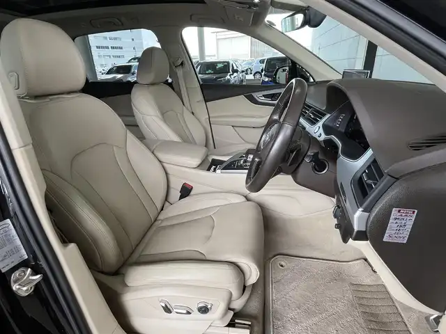 アウディ Ｑ７ 55TFSIクワトロアダプティブエアサスペンション 山形県 2020(令2)年 4.6万km 黒 7シーターパッケージ/・3列シート/・4ゾーンオートマチックエアコンディショナー/・電動リアゲート/・フットオープナー/コンフォートパッケージ/・コンフォートシート/・シードベンチレーション/・ボルテラレザー/パノラマサンルーフ/純正ナビ/フルセグTV/360°カメラ