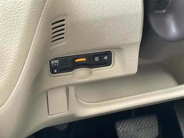 ホンダ Ｎ ＢＯＸ G L ホンダセンシング 大分県 2018(平30)年 2.8万km プラチナホワイトパール 純正メモリナビ/・フルセグTV/CD/DVD/SD/Bluetooth/バックカメラ/ビルトインETC/片側パワースライドドア/ISOFIX対応/後席用サイドサンシェード/ステアリングリモコン/純正LEDヘッドライト/純正フロアマット/純正ドアバイザ―/新車保証書/取扱説明書/スペアキー１本/ホンダセンシング/・アダプティブクルーズコントロール/・衝突被害軽減ブレーキ/・先行車発進お知らせ機能/・路外逸脱抑制機能/・標識認識機能