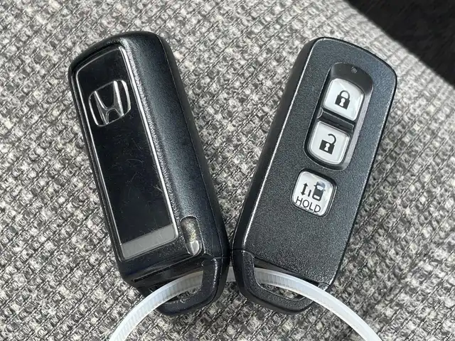 ホンダ Ｎ ＢＯＸ G L ホンダセンシング 大分県 2018(平30)年 2.8万km プラチナホワイトパール 純正メモリナビ/・フルセグTV/CD/DVD/SD/Bluetooth/バックカメラ/ビルトインETC/片側パワースライドドア/ISOFIX対応/後席用サイドサンシェード/ステアリングリモコン/純正LEDヘッドライト/純正フロアマット/純正ドアバイザ―/新車保証書/取扱説明書/スペアキー１本/ホンダセンシング/・アダプティブクルーズコントロール/・衝突被害軽減ブレーキ/・先行車発進お知らせ機能/・路外逸脱抑制機能/・標識認識機能