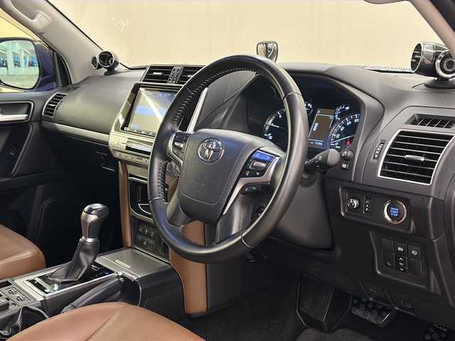トヨタ ランドクルーザー プラド TX-L 70thアニバーサリーLTD 道央・札幌 2021(令3)年 5.2万km ブラック /純正ナビ//サンルーフ//寒冷地仕様//クルーズコントロール追従走行あり//パワーシート（運転席、助手席）//ビルトインETC//レーンキープアシスト//横滑り防止装置//ドライブレコーダー//コーナーセンサー（前後）//エンジンスターター//オートマチックハイビーム//オートライト//オートエアコン//純正LEDヘッドライト//純正18インチアルミホイール//レザーシート//プッシュスタート//スマートキー//純正ドアバイザー//電動格納ドアミラー//純正フロアマット//エアバッグ（ダブル+カーテン）