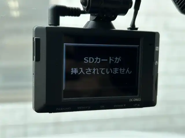 トヨタ ヴォクシー ハイブリッド X 福岡県 2015(平27)年 11.7万km ホワイトパールクリスタルシャイン 後部座席11インチフリップダウンモニター【V11T-R62C】/純正9インチメモリナビ【NSZT-Y64T】/　（AM/FM/CD/DVD/Bluetooth/フルセグTV）/バックカメラ/横滑り防止装置/オートライト/車両接近警報装置/両側パワースライドドア/社外15インチアルミホイール(サーキュラー)/ビルトインETC/コムテック製前後ドライブレコーダー【DC-DR652】/3列シート/社外フロアマット(YMT)/後部座敷サンシェード/電格ウインカーミラー/ドアバイザー/ステアリングスイッチ/電源ソケット×1/ISOFIX/スペアキー×1/保証書/取扱説明書/ナビ取扱説明書