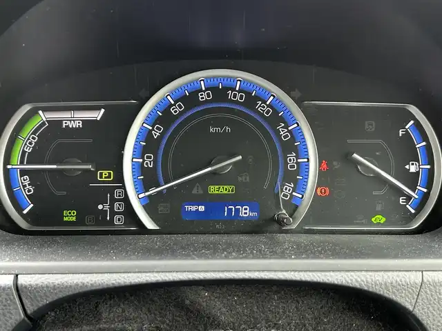 トヨタ ヴォクシー ハイブリッド X 福岡県 2015(平27)年 11.7万km ホワイトパールクリスタルシャイン 後部座席11インチフリップダウンモニター【V11T-R62C】/純正9インチメモリナビ【NSZT-Y64T】/　（AM/FM/CD/DVD/Bluetooth/フルセグTV）/バックカメラ/横滑り防止装置/オートライト/車両接近警報装置/両側パワースライドドア/社外15インチアルミホイール(サーキュラー)/ビルトインETC/コムテック製前後ドライブレコーダー【DC-DR652】/3列シート/社外フロアマット(YMT)/後部座敷サンシェード/電格ウインカーミラー/ドアバイザー/ステアリングスイッチ/電源ソケット×1/ISOFIX/スペアキー×1/保証書/取扱説明書/ナビ取扱説明書