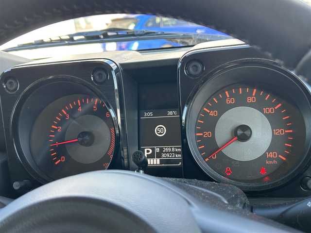 スズキ ジムニー XC 広島県 2021(令3)年 3.1万km シフォンアイボリーM ワンオーナー/パイオニアディスプレイオーディオ/　（Bluetooth/CD/DVD）/クルーズコントロール/パートタイム4WD/スペアタイヤ/USB入力端子/バックカメラ/ETC/ドライブレコーダー/シートヒーター（D+N席）/純正16インチアルミホイール/純正フロアマット/LEDヘッドライト/フォグランプ/レーンキープアシスト/衝突被害軽減システム/盗難防止装置/オートライト/W＋サイドエアバック/カーテンエアバック/パワーステアリング/パワーウィンドウ/スマートキー/保証書/取扱説明書