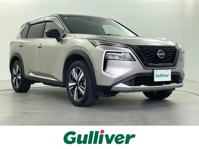 日産 エクストレイル G e－4ORCE 福井県 2023(令5)年 1.3万km 黒／ゴールド 純正12.3型ナビ/（AM/FM/BT/USB/フルセグ）/全方位カメラ/HUD/ビルトイン2.0ETC/デジタルインナーミラー/オートホールド付電子パーキング/パワーバックドア/レザーシート/D/N席パワーシート/D席メモリシート/D/N席シートヒーター/ハンドルヒーター/ブラインドスポットモニター/衝突被害軽減システム/レーダークルーズコントロール/レーンキープアシスト/コーナーセンサー/横滑り防止装置/オートLEDライト/オートマチックハイビーム/純正アルミホイール/純正フロアマット/純正エンジンスターター/社外スタッドレスタイヤ積込/保証書/取扱説明書/ナビ説明書