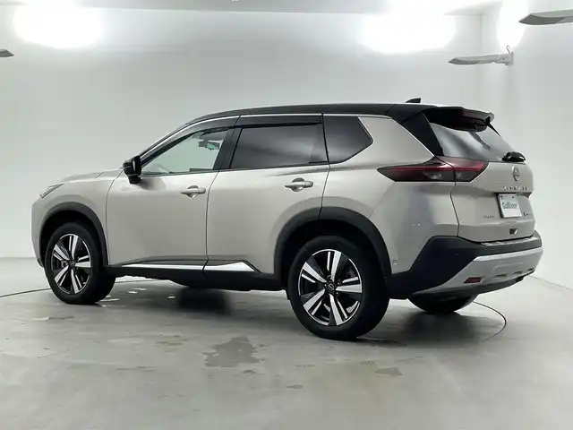 日産 エクストレイル G e－4ORCE 福井県 2023(令5)年 1.3万km 黒／ゴールド 純正12.3型ナビ/（AM/FM/BT/USB/フルセグ）/全方位カメラ/HUD/ビルトイン2.0ETC/デジタルインナーミラー/オートホールド付電子パーキング/パワーバックドア/レザーシート/D/N席パワーシート/D席メモリシート/D/N席シートヒーター/ハンドルヒーター/ブラインドスポットモニター/衝突被害軽減システム/レーダークルーズコントロール/レーンキープアシスト/コーナーセンサー/横滑り防止装置/オートLEDライト/オートマチックハイビーム/純正アルミホイール/純正フロアマット/純正エンジンスターター/社外スタッドレスタイヤ積込/保証書/取扱説明書/ナビ説明書
