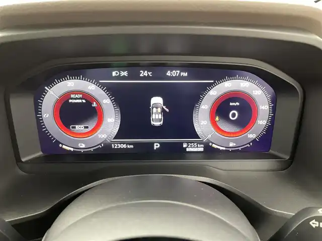 日産 エクストレイル G e－4ORCE 福井県 2023(令5)年 1.3万km 黒／ゴールド 純正12.3型ナビ/（AM/FM/BT/USB/フルセグ）/全方位カメラ/HUD/ビルトイン2.0ETC/デジタルインナーミラー/オートホールド付電子パーキング/パワーバックドア/レザーシート/D/N席パワーシート/D席メモリシート/D/N席シートヒーター/ハンドルヒーター/ブラインドスポットモニター/衝突被害軽減システム/レーダークルーズコントロール/レーンキープアシスト/コーナーセンサー/横滑り防止装置/オートLEDライト/オートマチックハイビーム/純正アルミホイール/純正フロアマット/純正エンジンスターター/社外スタッドレスタイヤ積込/保証書/取扱説明書/ナビ説明書