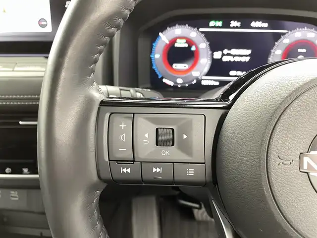 日産 エクストレイル G e－4ORCE 福井県 2023(令5)年 1.3万km 黒／ゴールド 純正12.3型ナビ/（AM/FM/BT/USB/フルセグ）/全方位カメラ/HUD/ビルトイン2.0ETC/デジタルインナーミラー/オートホールド付電子パーキング/パワーバックドア/レザーシート/D/N席パワーシート/D席メモリシート/D/N席シートヒーター/ハンドルヒーター/ブラインドスポットモニター/衝突被害軽減システム/レーダークルーズコントロール/レーンキープアシスト/コーナーセンサー/横滑り防止装置/オートLEDライト/オートマチックハイビーム/純正アルミホイール/純正フロアマット/純正エンジンスターター/社外スタッドレスタイヤ積込/保証書/取扱説明書/ナビ説明書