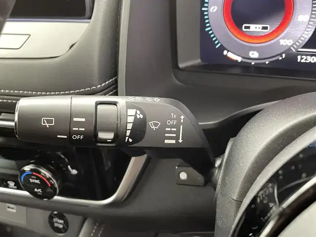 日産 エクストレイル G e－4ORCE 福井県 2023(令5)年 1.3万km 黒／ゴールド 純正12.3型ナビ/（AM/FM/BT/USB/フルセグ）/全方位カメラ/HUD/ビルトイン2.0ETC/デジタルインナーミラー/オートホールド付電子パーキング/パワーバックドア/レザーシート/D/N席パワーシート/D席メモリシート/D/N席シートヒーター/ハンドルヒーター/ブラインドスポットモニター/衝突被害軽減システム/レーダークルーズコントロール/レーンキープアシスト/コーナーセンサー/横滑り防止装置/オートLEDライト/オートマチックハイビーム/純正アルミホイール/純正フロアマット/純正エンジンスターター/社外スタッドレスタイヤ積込/保証書/取扱説明書/ナビ説明書