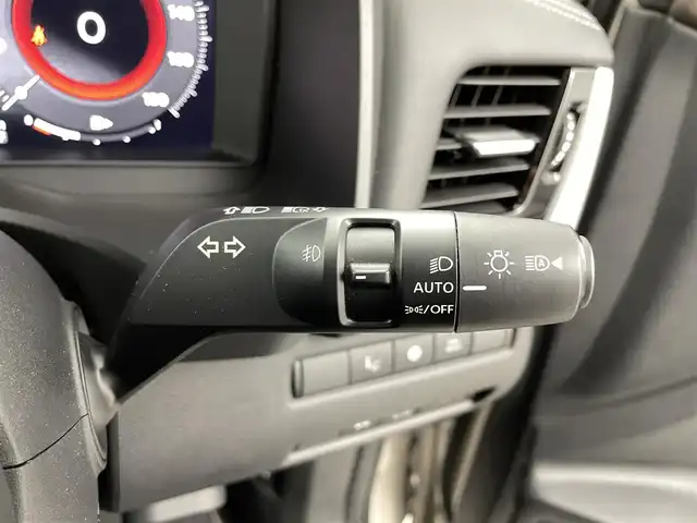 日産 エクストレイル G e－4ORCE 福井県 2023(令5)年 1.3万km 黒／ゴールド 純正12.3型ナビ/（AM/FM/BT/USB/フルセグ）/全方位カメラ/HUD/ビルトイン2.0ETC/デジタルインナーミラー/オートホールド付電子パーキング/パワーバックドア/レザーシート/D/N席パワーシート/D席メモリシート/D/N席シートヒーター/ハンドルヒーター/ブラインドスポットモニター/衝突被害軽減システム/レーダークルーズコントロール/レーンキープアシスト/コーナーセンサー/横滑り防止装置/オートLEDライト/オートマチックハイビーム/純正アルミホイール/純正フロアマット/純正エンジンスターター/社外スタッドレスタイヤ積込/保証書/取扱説明書/ナビ説明書