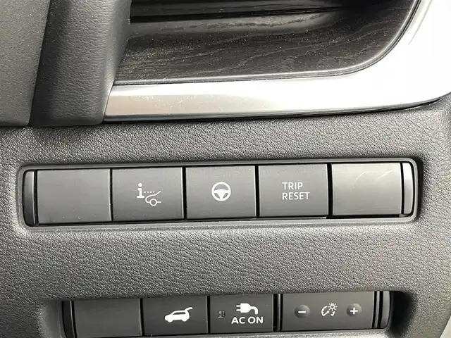 日産 エクストレイル G e－4ORCE 福井県 2023(令5)年 1.3万km 黒／ゴールド 純正12.3型ナビ/（AM/FM/BT/USB/フルセグ）/全方位カメラ/HUD/ビルトイン2.0ETC/デジタルインナーミラー/オートホールド付電子パーキング/パワーバックドア/レザーシート/D/N席パワーシート/D席メモリシート/D/N席シートヒーター/ハンドルヒーター/ブラインドスポットモニター/衝突被害軽減システム/レーダークルーズコントロール/レーンキープアシスト/コーナーセンサー/横滑り防止装置/オートLEDライト/オートマチックハイビーム/純正アルミホイール/純正フロアマット/純正エンジンスターター/社外スタッドレスタイヤ積込/保証書/取扱説明書/ナビ説明書