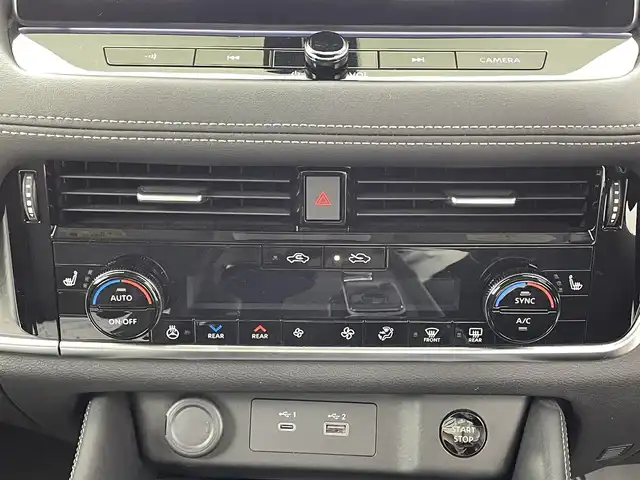 日産 エクストレイル G e－4ORCE 福井県 2023(令5)年 1.3万km 黒／ゴールド 純正12.3型ナビ/（AM/FM/BT/USB/フルセグ）/全方位カメラ/HUD/ビルトイン2.0ETC/デジタルインナーミラー/オートホールド付電子パーキング/パワーバックドア/レザーシート/D/N席パワーシート/D席メモリシート/D/N席シートヒーター/ハンドルヒーター/ブラインドスポットモニター/衝突被害軽減システム/レーダークルーズコントロール/レーンキープアシスト/コーナーセンサー/横滑り防止装置/オートLEDライト/オートマチックハイビーム/純正アルミホイール/純正フロアマット/純正エンジンスターター/社外スタッドレスタイヤ積込/保証書/取扱説明書/ナビ説明書