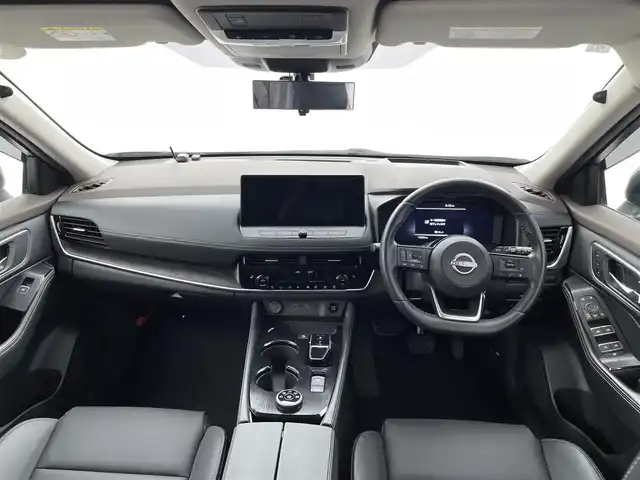 日産 エクストレイル G e－4ORCE 福井県 2023(令5)年 1.3万km 黒／ゴールド 純正12.3型ナビ/（AM/FM/BT/USB/フルセグ）/全方位カメラ/HUD/ビルトイン2.0ETC/デジタルインナーミラー/オートホールド付電子パーキング/パワーバックドア/レザーシート/D/N席パワーシート/D席メモリシート/D/N席シートヒーター/ハンドルヒーター/ブラインドスポットモニター/衝突被害軽減システム/レーダークルーズコントロール/レーンキープアシスト/コーナーセンサー/横滑り防止装置/オートLEDライト/オートマチックハイビーム/純正アルミホイール/純正フロアマット/純正エンジンスターター/社外スタッドレスタイヤ積込/保証書/取扱説明書/ナビ説明書