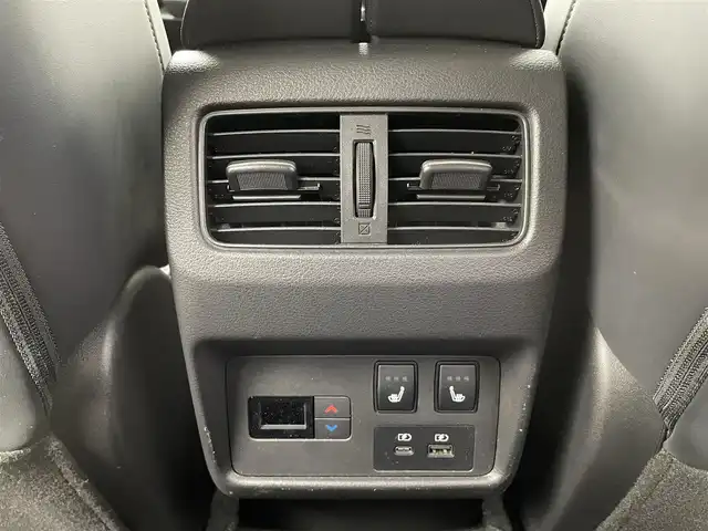 日産 エクストレイル G e－4ORCE 福井県 2023(令5)年 1.3万km 黒／ゴールド 純正12.3型ナビ/（AM/FM/BT/USB/フルセグ）/全方位カメラ/HUD/ビルトイン2.0ETC/デジタルインナーミラー/オートホールド付電子パーキング/パワーバックドア/レザーシート/D/N席パワーシート/D席メモリシート/D/N席シートヒーター/ハンドルヒーター/ブラインドスポットモニター/衝突被害軽減システム/レーダークルーズコントロール/レーンキープアシスト/コーナーセンサー/横滑り防止装置/オートLEDライト/オートマチックハイビーム/純正アルミホイール/純正フロアマット/純正エンジンスターター/社外スタッドレスタイヤ積込/保証書/取扱説明書/ナビ説明書