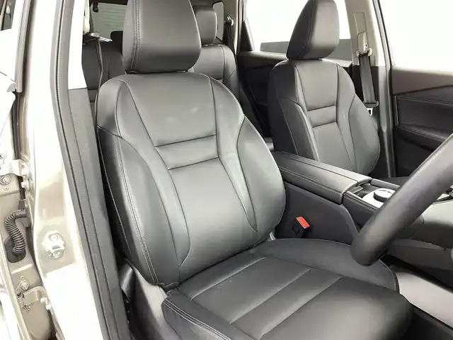 日産 エクストレイル G e－4ORCE 福井県 2023(令5)年 1.3万km 黒／ゴールド 純正12.3型ナビ/（AM/FM/BT/USB/フルセグ）/全方位カメラ/HUD/ビルトイン2.0ETC/デジタルインナーミラー/オートホールド付電子パーキング/パワーバックドア/レザーシート/D/N席パワーシート/D席メモリシート/D/N席シートヒーター/ハンドルヒーター/ブラインドスポットモニター/衝突被害軽減システム/レーダークルーズコントロール/レーンキープアシスト/コーナーセンサー/横滑り防止装置/オートLEDライト/オートマチックハイビーム/純正アルミホイール/純正フロアマット/純正エンジンスターター/社外スタッドレスタイヤ積込/保証書/取扱説明書/ナビ説明書