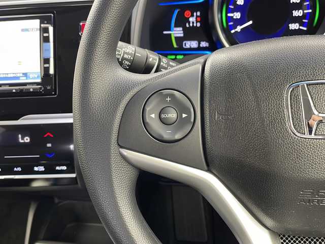 ホンダ フィット ハイブリット Fパッケージ 栃木県 2014(平26)年 1万km ティンテッドシルバーM 純正ナビ/CD/DVD/Bluetooth/AM/FM/フルセグTV/シティーブレーキアクティブシステム/バックカメラ/ETC/純正フロアマット/プッシュスタート/ステアリングスイッチ/電格ミラー/スマートキー