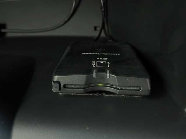 ホンダ フィット ハイブリット Fパッケージ 栃木県 2014(平26)年 1万km ティンテッドシルバーM 純正ナビ/CD/DVD/Bluetooth/AM/FM/フルセグTV/シティーブレーキアクティブシステム/バックカメラ/ETC/純正フロアマット/プッシュスタート/ステアリングスイッチ/電格ミラー/スマートキー