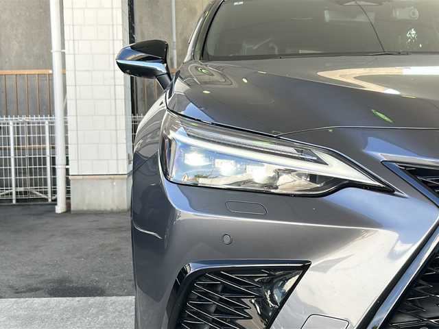 レクサス ＮＸ 450h+ Fスポーツ 京都府 2022(令4)年 2.2万km ソニッククロム ワンオーナー /TRDディフューザースポーツマフラー /オレンジキャリパー /全方位カメラ /HUD /プロアクティブドライビングアシスト /安心降車アシスト /クリアランスソナー/リアカメラディテクション/リアクロストラフィックアラート/ロードサインアシスト/ブレーキホールド/デジタルインナーミラー/ウィンカーミラー/3眼LEDヘッドライト/フロントフォグランプ/オートライト/オートマチックハイビーム /BSM /PKSB /４WD/14インチ純正ディスプレイオーディオ/フルセグTV/CD再生機能/Bluetooth/USB/Miracast/全席シートヒーター/運転席＋助手席エアシート/メモリーパワーシート/パドルシフト/全方位ドライブレコーダー(DC5800)/Wサイドエアバッグ/カーテンエアバッグ