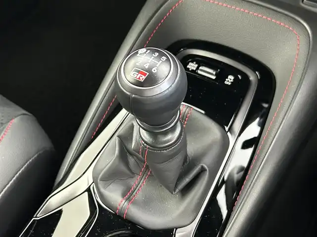 トヨタ ＧＲカローラ RZ 福井県 2024(令6)年 0.7万km プレシャスブラックパール 純正メーカーオプションナビ/フルセグ/Bluetooth/ＴｏｙｏｔａＳａｆｅｔｙＳｅｎｓｅ/・プリクラッシュセーフティ/・レーントレーシングアシスト/・レーンディパーチャーアラート/・オートマチックハイビーム/・レーダークルーズコントロール/JBLサウンド/ドラレコ前後/置くだけ充電/ハンドルヒーター/シートヒーター/フォグランプ