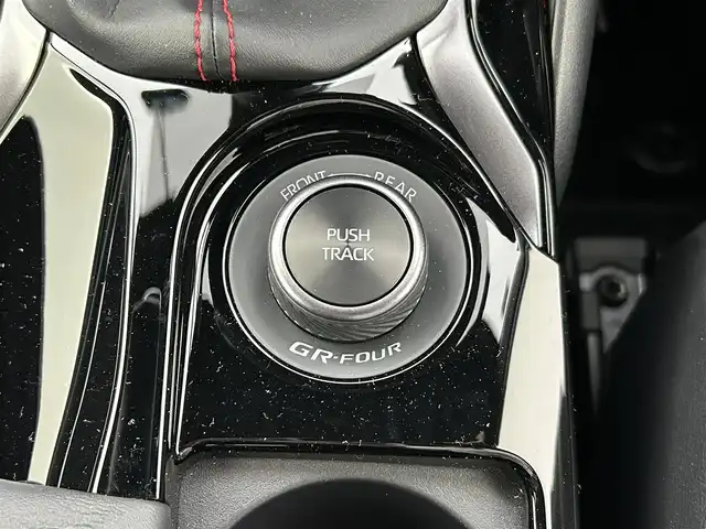 トヨタ ＧＲカローラ RZ 福井県 2024(令6)年 0.7万km プレシャスブラックパール 純正メーカーオプションナビ/フルセグ/Bluetooth/ＴｏｙｏｔａＳａｆｅｔｙＳｅｎｓｅ/・プリクラッシュセーフティ/・レーントレーシングアシスト/・レーンディパーチャーアラート/・オートマチックハイビーム/・レーダークルーズコントロール/JBLサウンド/ドラレコ前後/置くだけ充電/ハンドルヒーター/シートヒーター/フォグランプ