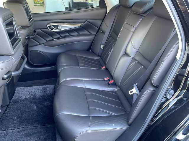 日産 シーマ ハイブリッド VIP G 大阪府 2017(平29)年 8.9万km スーパーブラック エマージェンシーブレーキ　サンルーフ　黒革シート　純正ナビ　CD DVD BT フルセグTV　後席ヘッドレストモニター　ＢＯＳＥサウンド　全席シートヒーター　前席シートクーラー　全席パワーシート　電動リアサンシェード　後席サイドシェード　助手席オットマン　左サイド・バックカメラ　ＥＴＣ　電動コーナーポール　フォグ　レーダークルコン　スマートキー　オートライト