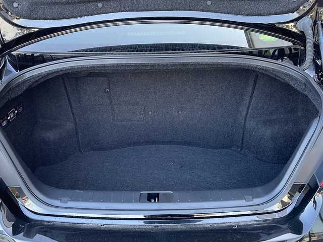 日産 シーマ ハイブリッド VIP G 大阪府 2017(平29)年 8.9万km スーパーブラック エマージェンシーブレーキ　サンルーフ　黒革シート　純正ナビ　CD DVD BT フルセグTV　後席ヘッドレストモニター　ＢＯＳＥサウンド　全席シートヒーター　前席シートクーラー　全席パワーシート　電動リアサンシェード　後席サイドシェード　助手席オットマン　左サイド・バックカメラ　ＥＴＣ　電動コーナーポール　フォグ　レーダークルコン　スマートキー　オートライト